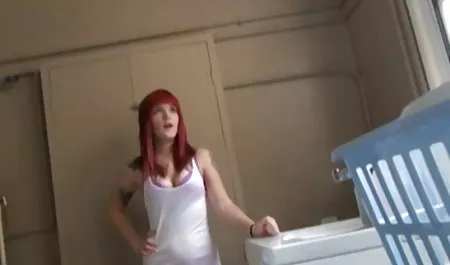 Une سکس خفن رایگان danseuse bandante en discotheque